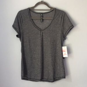 90 Degree by Reflex woman’s athletic top. Gray